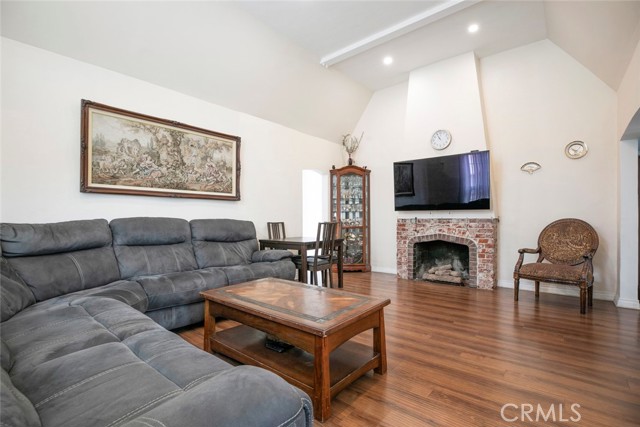 533 Hawthorne Street, Glendale CA: https://media.crmls.org/medias/5dab3105-2946-4559-be40-7cc981508e7c.jpg