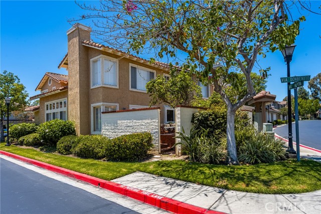 2461 Calle Montella, Tustin CA: https://media.crmls.org/medias/5dac1b56-9665-4b1e-9c75-457eba549795.jpg