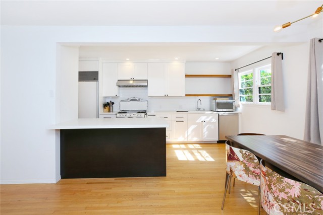 Detail Gallery Image 5 of 28 For 1113 Amoroso Pl, Venice,  CA 90291 - 2 Beds | 1 Baths