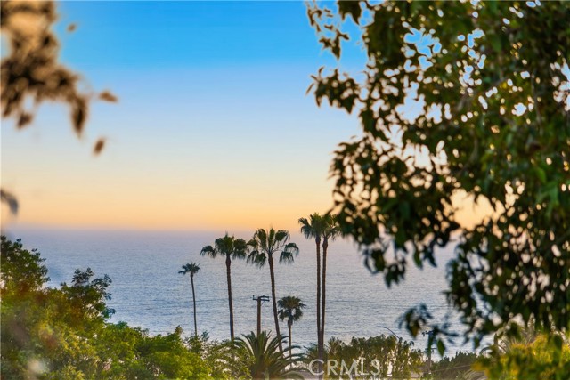 592 Bluebird Canyon Drive, Laguna Beach CA: https://media.crmls.org/medias/5dacd6b0-59cd-405b-884b-9d3835dae837.jpg