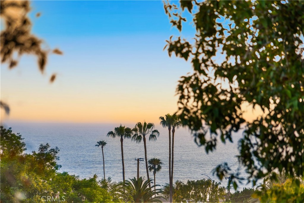 https://media.crmls.org/medias/5dacd6b0-59cd-405b-884b-9d3835dae837.jpg?preset=X-Large
