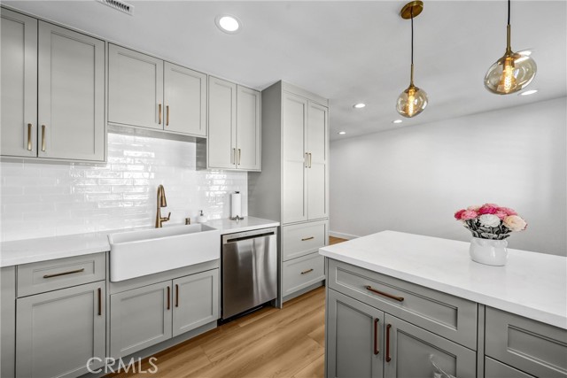 Detail Gallery Image 13 of 36 For 9502 via Salerno, Burbank,  CA 91504 - 2 Beds | 2/1 Baths