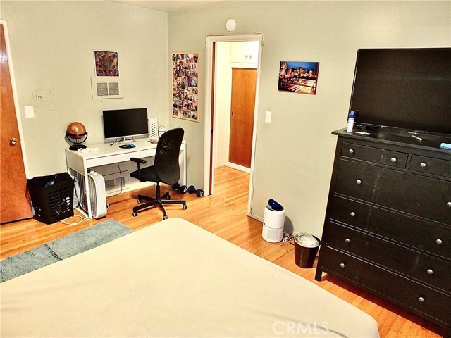 1724 E 1st Street, Long Beach CA: https://media.crmls.org/medias/5dadc3d0-1a6b-4307-8bb7-f53cd1a40917.jpg