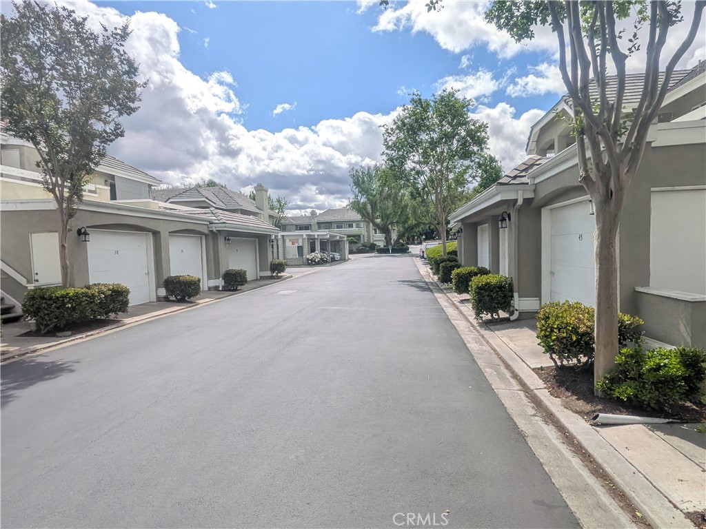 https://media.crmls.org/medias/5daea39a-41bb-4021-87e3-4221bf32bb16.jpg?preset=X-Large