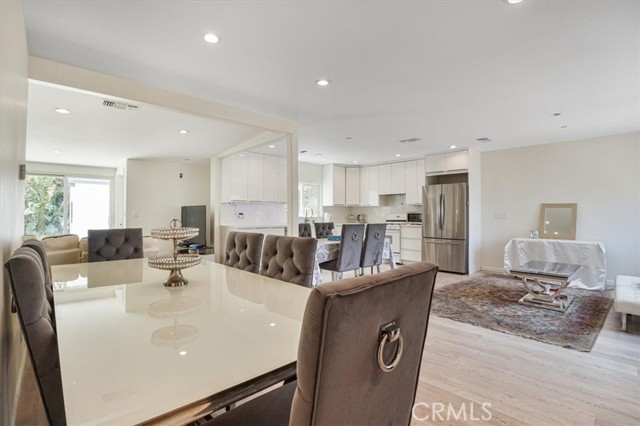 18352 Bessemer Street, Tarzana CA: https://media.crmls.org/medias/5db02d54-13c8-4c3d-bea3-f29158c3f334.jpg