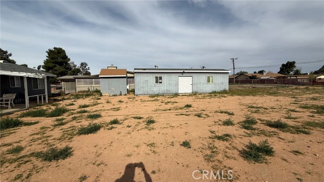 22090 Cherokee Avenue, Apple Valley CA: https://media.crmls.org/medias/5db043fd-05ea-4173-b697-ba3a7677f9e2.jpg