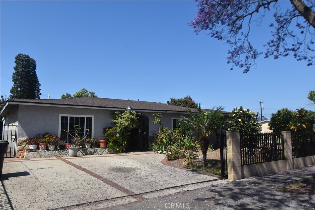 2201 W Russell Avenue
