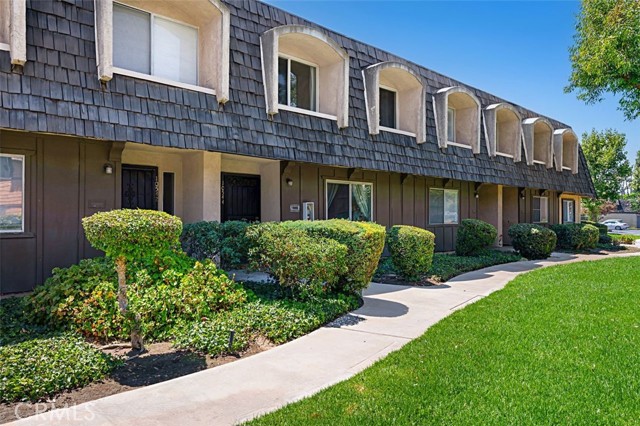 10544 White Oak Drive, Riverside CA: https://media.crmls.org/medias/5db1c6d8-9a6c-4b99-a782-47f19712393d.jpg