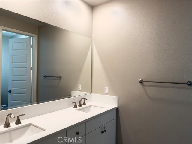 110 Source, Irvine CA: https://media.crmls.org/medias/5db23123-adc8-4296-abae-a94e11aa91e8.jpg