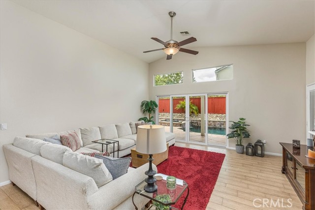 Detail Gallery Image 5 of 42 For 31955 Avenida Mallari, Temecula,  CA 92591 - 3 Beds | 2 Baths