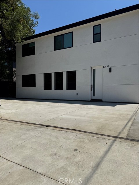 17457 Bullock Street, Encino CA: https://media.crmls.org/medias/5db3fc91-8cab-4ede-9657-b1e4f07b277d.jpg