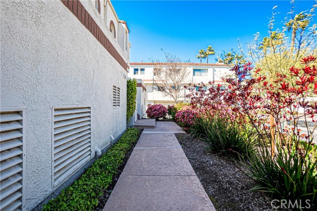 Detail Gallery Image 8 of 66 For 2971 Plaza Del Amo #201,  Torrance,  CA 90503 - 2 Beds | 2/1 Baths