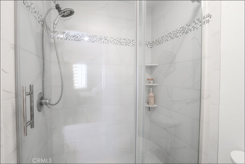 https://media.crmls.org/medias/5db55aaf-ba0b-44c1-b141-6a444d87f001.jpg?preset=X-Large