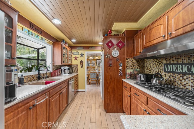 2033 E Duell Street, Glendora CA: https://media.crmls.org/medias/5db5deff-45b2-4231-9e3b-798ee0ae8cf6.jpg