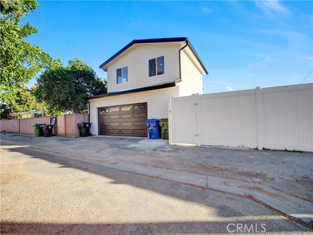 Detail Gallery Image 2 of 15 For 13133 Burton, North Hollywood,  CA 91605 - 3 Beds | 2 Baths