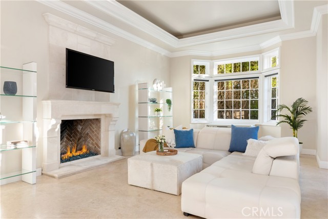 Detail Gallery Image 11 of 61 For 13320 Mulholland Dr, Beverly Hills,  CA 90210 - 5 Beds | 7 Baths