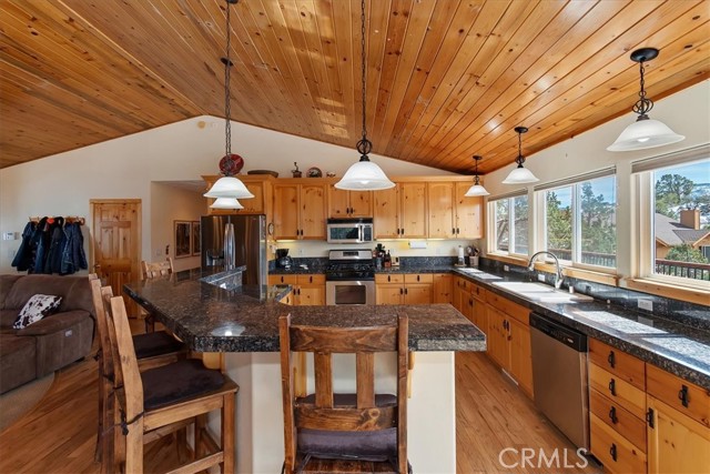 Detail Gallery Image 16 of 75 For 42545 Pegasus, Big Bear Lake,  CA 92315 - 5 Beds | 4 Baths