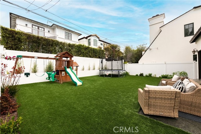 3300 Maple Avenue, Manhattan Beach, California 90266, 3 Bedrooms Bedrooms, ,2 BathroomsBathrooms,Residential,Sold,Maple,SB24120041