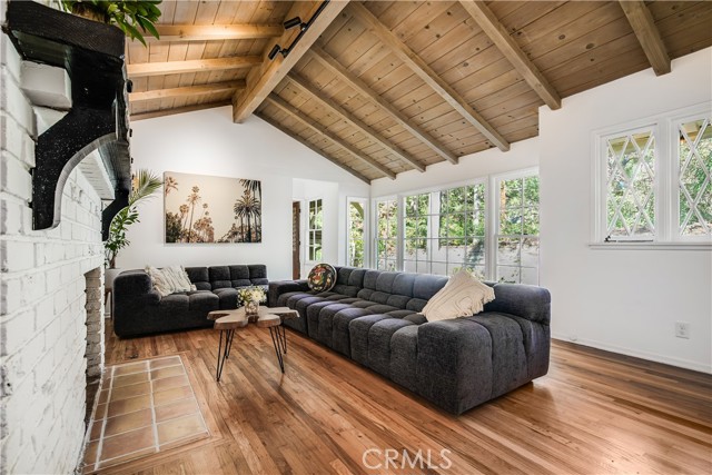4295 Canoga Avenue, Woodland Hills CA: https://media.crmls.org/medias/5db996ca-95de-4be5-ae59-5a3754057a09.jpg