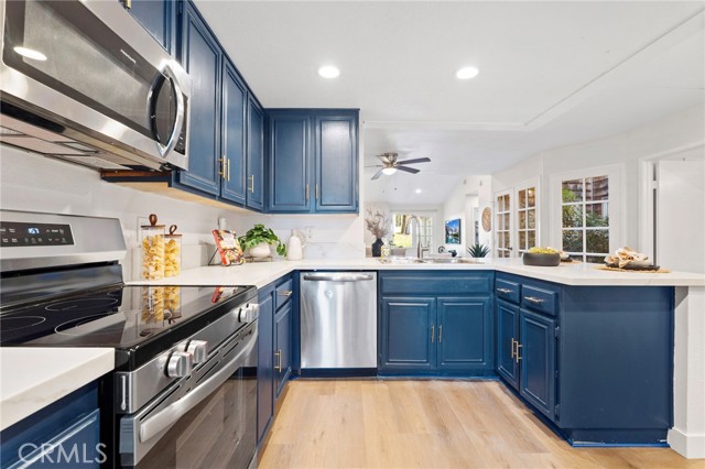 Detail Gallery Image 9 of 44 For 5617 Adobe Falls #C,  San Diego,  CA 92120 - 3 Beds | 2 Baths