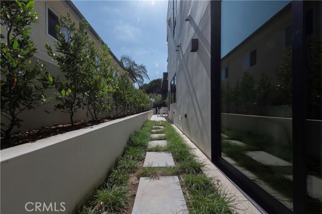 Detail Gallery Image 68 of 74 For 949 10th St #1,  Santa Monica,  CA 90403 - 3 Beds | 3/1 Baths