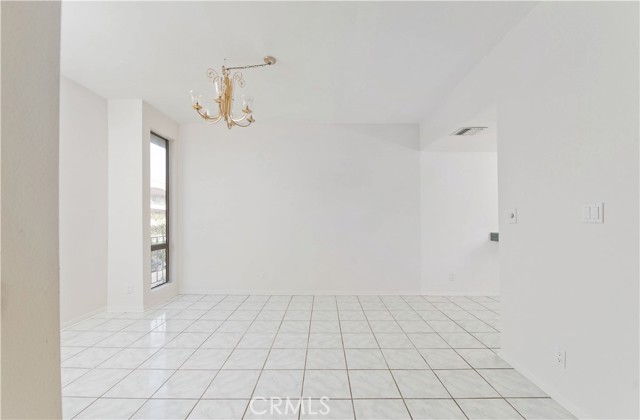 Detail Gallery Image 8 of 26 For 5340 Yarmouth #205,  Encino,  CA 91316 - 2 Beds | 2 Baths