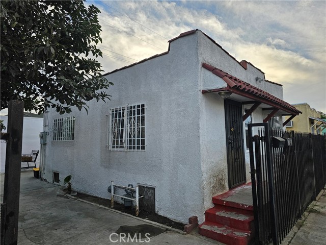 Detail Gallery Image 5 of 11 For 318 W 63rd Pl, Los Angeles,  CA 90003 - 2 Beds | 1 Baths