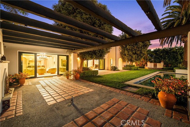 24 Scenic Bluff, Newport Coast CA: https://media.crmls.org/medias/5dbd771c-4613-4567-96d7-352c3f6ffe1a.jpg