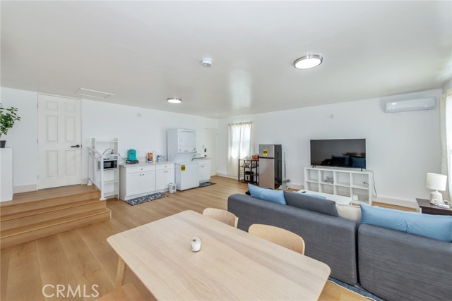 Image 26 of 31 For 1345 Jellick