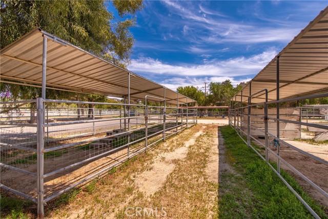 30505 Sloan Canyon Road, Castaic CA: https://media.crmls.org/medias/5dbe1a30-663c-4ce4-848b-d5d78ea416bd.jpg
