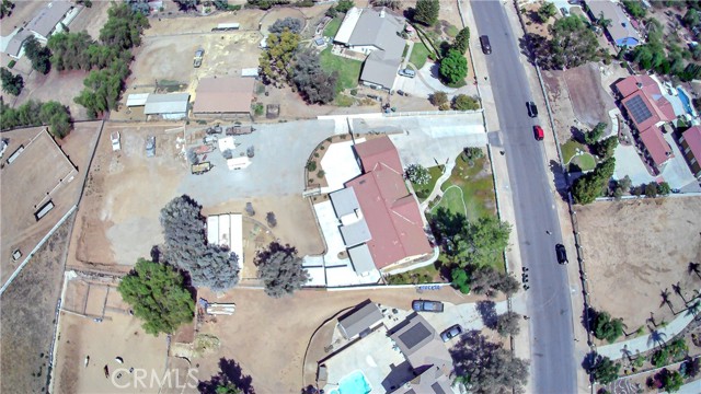 18687 Chickory Drive, Riverside CA: https://media.crmls.org/medias/5dbe57b3-4060-49a1-8370-54e0d59e3db1.jpg