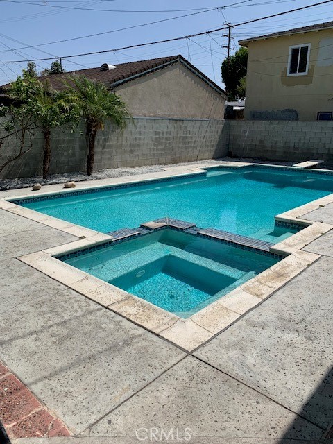 6818 Cedar St, Huntington Park CA: https://media.crmls.org/medias/5dbe7968-e0c0-40af-9a47-d902251e638c.jpg