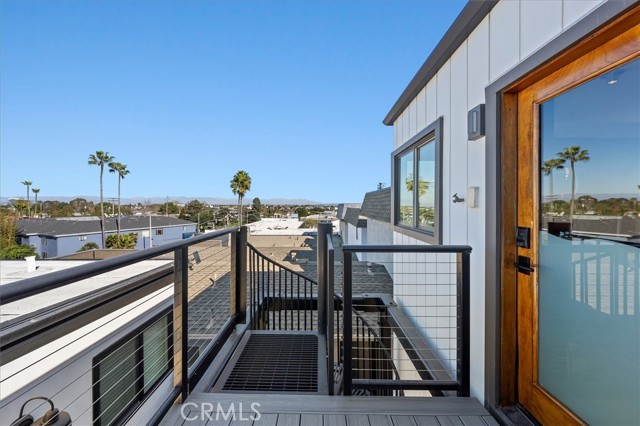 Detail Gallery Image 25 of 27 For 760 Manhattan Beach Blvd #B,  Manhattan Beach,  CA 90266 - 3 Beds | 3 Baths