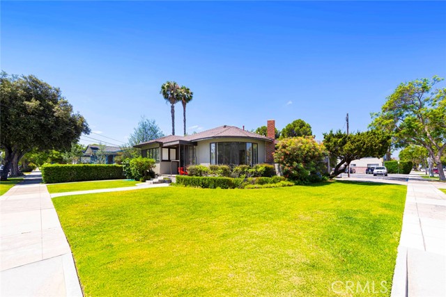 Detail Gallery Image 2 of 25 For 206 S Center St, Orange,  CA 92866 - 4 Beds | 3/1 Baths