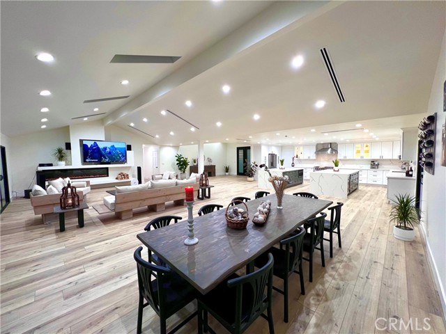 20301 Reaza Place, Woodland Hills CA: https://media.crmls.org/medias/5dc0329f-d247-481a-9e9e-afb58bf1579f.jpg