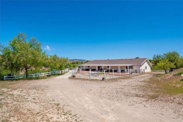 13700 Summit Knoll Road, Agua Dulce CA: https://media.crmls.org/medias/5dc04061-1685-4c47-bb14-f75e3446a4f7.jpg