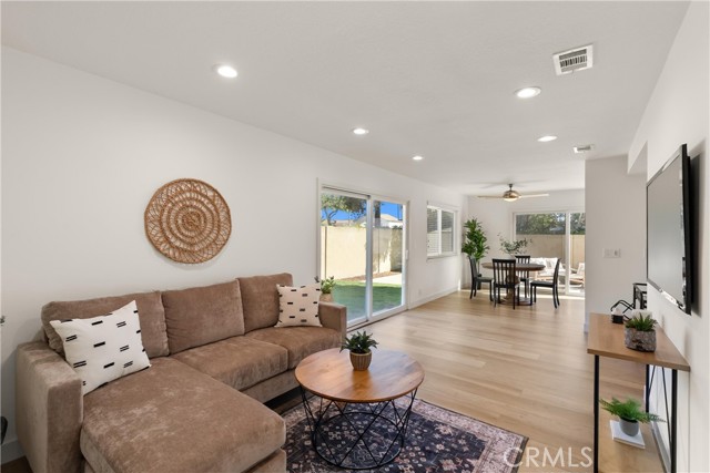21292 Bulkhead Circle, Huntington Beach CA: https://media.crmls.org/medias/5dc051a5-b6b5-4993-bab7-d9f04371d09a.jpg