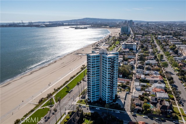 2999 E Ocean Blvd, Long Beach CA: https://media.crmls.org/medias/5dc05904-d878-4674-b557-cfbe282e49da.jpg