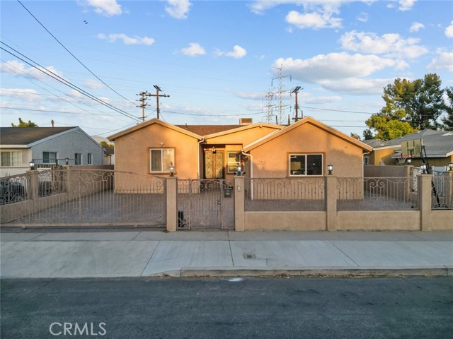 Detail Gallery Image 1 of 33 For 7914 Vanscoy Ave, North Hollywood,  CA 91605 - 4 Beds | 2 Baths