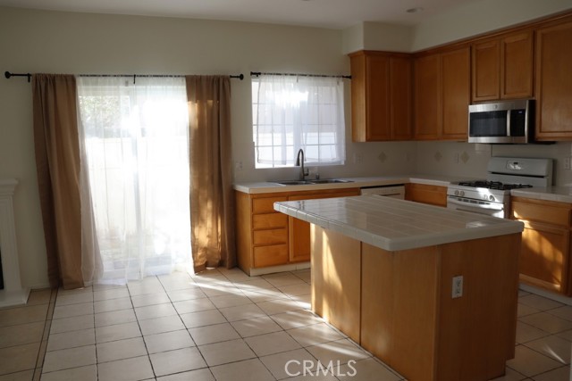 Detail Gallery Image 21 of 37 For 16731 Parthenia St #3,  Northridge,  CA 91343 - 4 Beds | 3 Baths