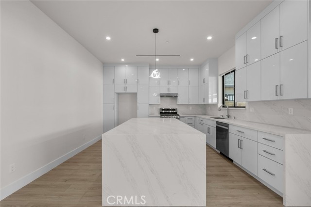 Detail Gallery Image 15 of 39 For 12937 W Kilikia Dr, North Hollywood,  CA 91605 - 4 Beds | 4 Baths