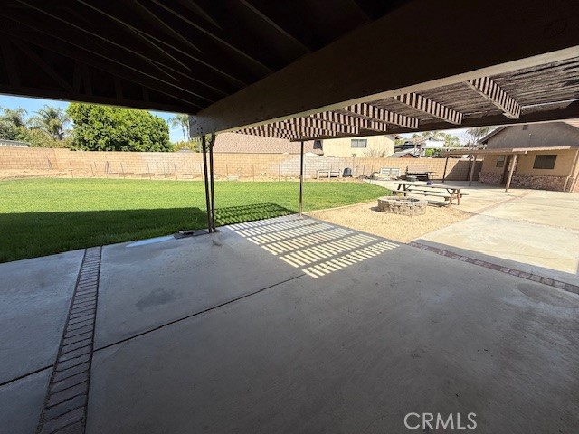19534 Kiningham Drive, Bloomington CA: https://media.crmls.org/medias/5dc37922-b100-4160-a4d6-23ca63ed65dd.jpg
