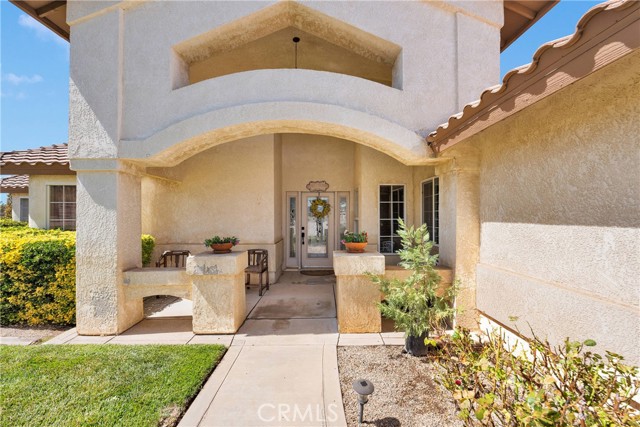 12958 Ranchero Road, Oak Hills CA: https://media.crmls.org/medias/5dc3dfa0-2f7d-4bc1-8569-e4588c905b07.jpg