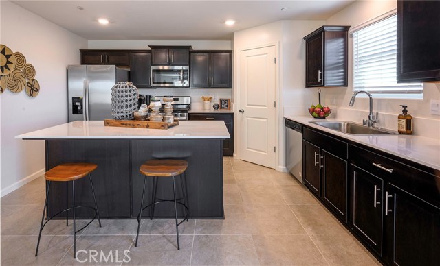 Detail Gallery Image 3 of 28 For 4649 Jema Way #3 B1,  Merced,  CA 95348 - 5 Beds | 3/1 Baths