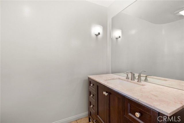 6042 Shadowbrook Circle, Huntington Beach CA: https://media.crmls.org/medias/5dc46b39-2a73-4166-842e-b81f6774c538.jpg