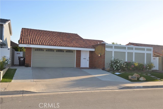 9922 Cornerbrook Dr, Huntington Beach, CA 92646