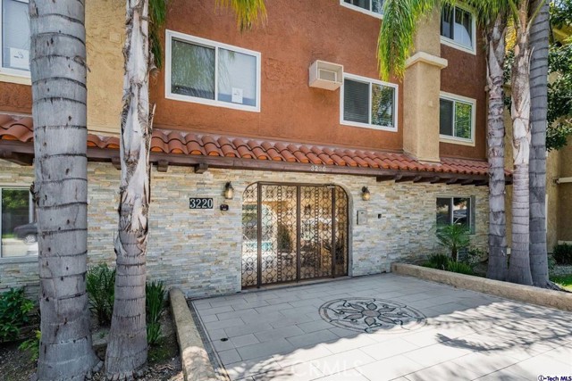 Detail Gallery Image 1 of 19 For 3220 Altura Ave #133,  Glendale,  CA 91214 - 1 Beds | 1 Baths