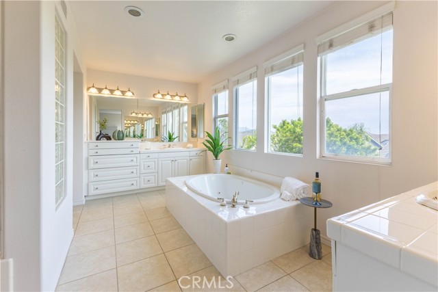 8034 E Portico, Orange CA: https://media.crmls.org/medias/5dc55f88-2813-4553-b820-7bd1a957f1b6.jpg