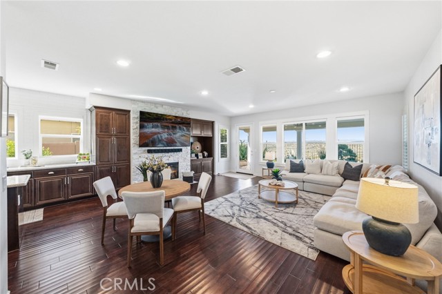 Detail Gallery Image 12 of 68 For 34036 Galleron, Temecula,  CA 92592 - 4 Beds | 2/1 Baths