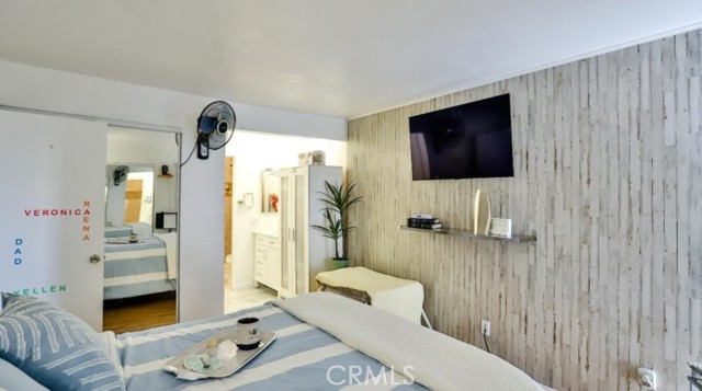 6924 Hyde Park Drive, San Diego CA: https://media.crmls.org/medias/5dc7484c-accb-4a09-87c1-4572ef67ca04.jpg
